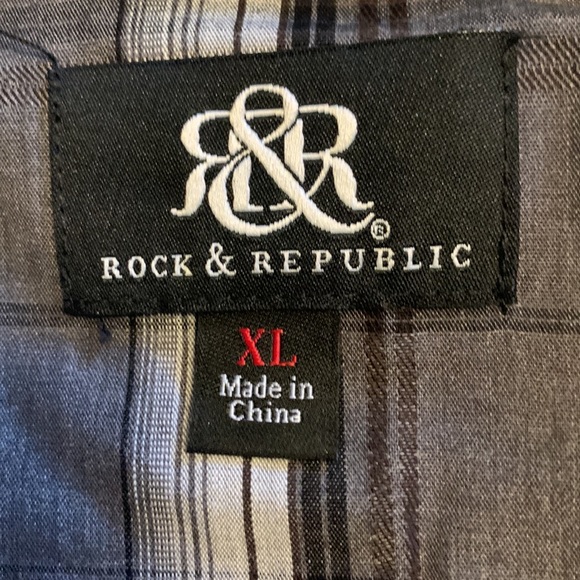 Men’s Button Up - Picture 2 of 5